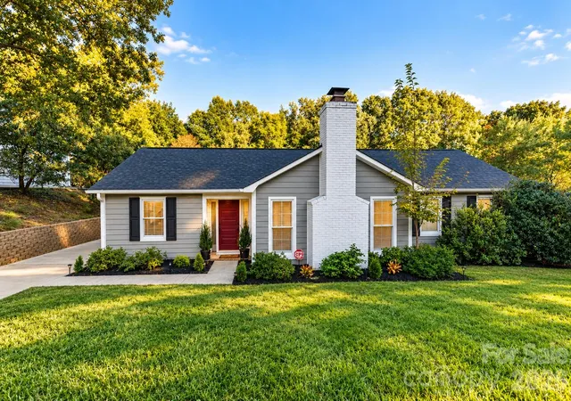 Photo 2 of Single family home for sale at 6201 Thermal Rd, Charlotte, NC 28211 | MLS# 4431208 | Listing updated on 2026-10-11