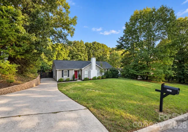 Photo 3 of Single family home for sale at 6201 Thermal Rd, Charlotte, NC 28211 | MLS# 4431208 | Listing updated on 2026-10-11