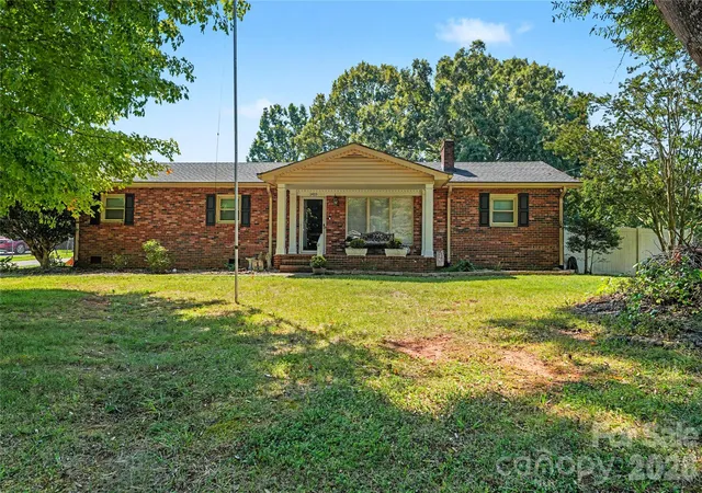 Single family home for sale at 1410 36th Avenue Dr NE, Hickory, NC 28601 | MLS# 4431213