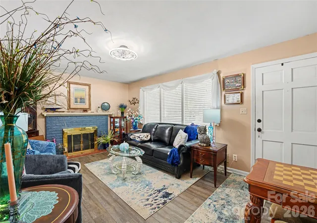 Photo 3 of Single family home for sale at 1410 36th Avenue Dr NE, Hickory, NC 28601 | MLS# 4431213 | Listing updated on 2026-10-04