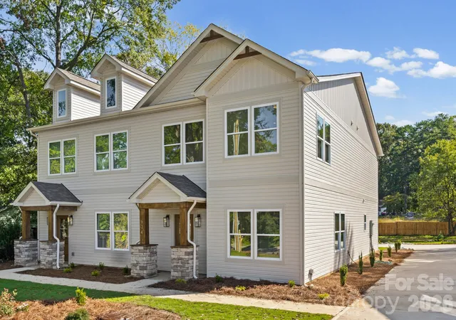 Photo 2 of Townhouse for sale at 634 N Modena St, Gastonia, NC 28054 | MLS# 4431220 | Listing updated on 2026-10-04
