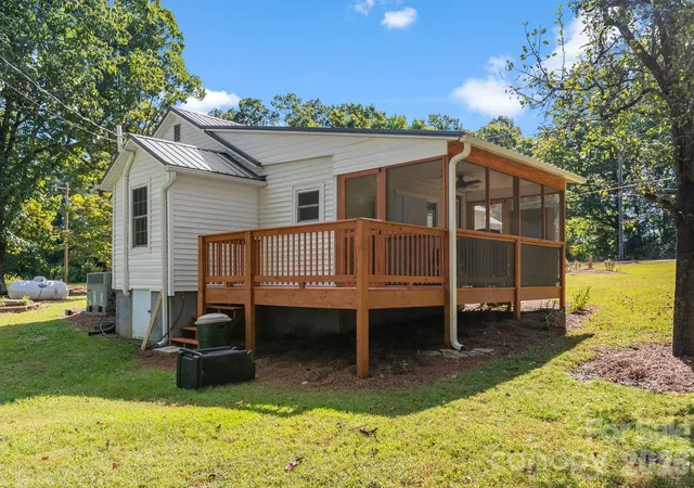 Photo 2 of Single family home for sale at 2084 Thurmond Rd, Thurmond, NC 28683 | MLS# 4431225 | Listing updated on 2026-10-04