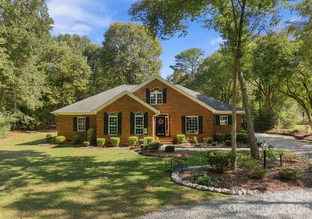 Photo 1 of Single family home for sale at 6611 Providence Rd S, Waxhaw, NC 28173 | MLS# 4431228 | Listing updated on 2026-10-18