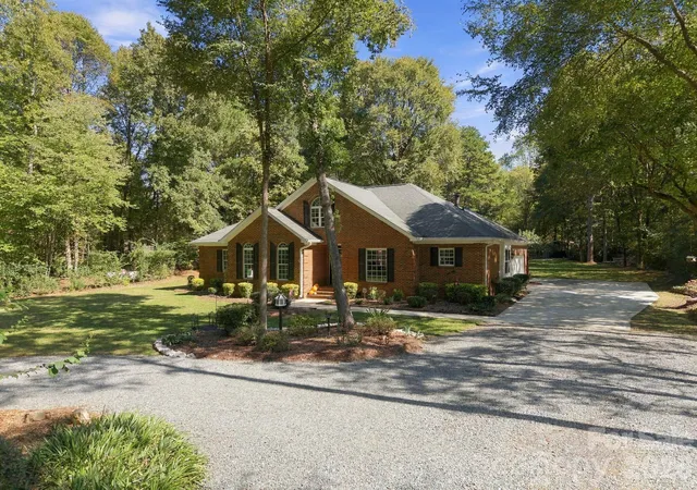 Photo 3 of Single family home for sale at 6611 Providence Rd S, Waxhaw, NC 28173 | MLS# 4431228 | Listing updated on 2026-10-18