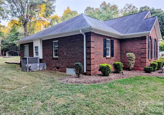 Photo 4 of Single family home for sale at 6611 Providence Rd S, Waxhaw, NC 28173 | MLS# 4431228 | Listing updated on 2026-10-18