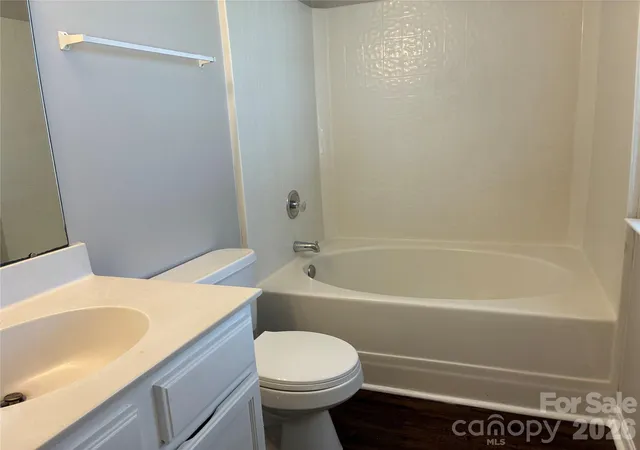 Photo 3 of Single family home for sale at 5305 Starflower Dr, Charlotte, NC 28215 | MLS# 4431245 | Listing updated on 2026-10-04