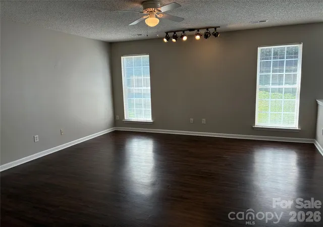 Photo 4 of Single family home for sale at 5305 Starflower Dr, Charlotte, NC 28215 | MLS# 4431245 | Listing updated on 2026-10-04