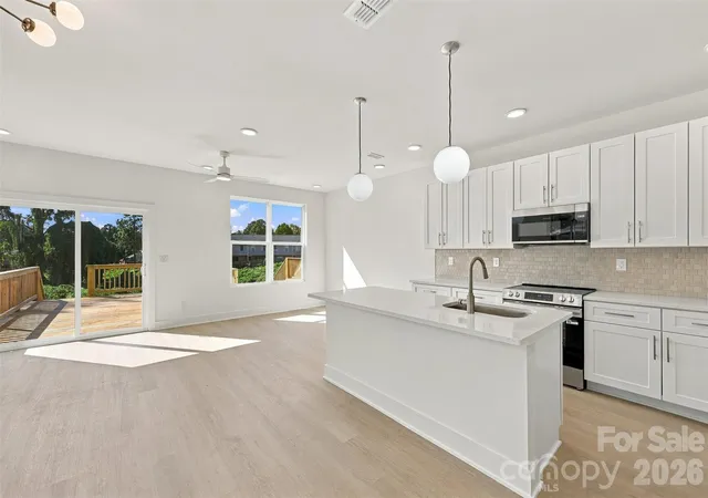 Photo 1 of Single family home for sale at 606 N Broad St, Mooresville, NC 28115 | MLS# 4431247 | Listing updated on 2026-10-04