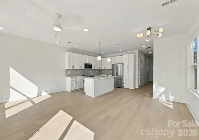 Photo 4 of Single family home for sale at 606 N Broad St, Mooresville, NC 28115 | MLS# 4431247 | Listing updated on 2026-10-04