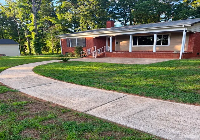 Photo 3 of Single family home for sale at 3100 Allen Rd, Charlotte, NC 28269 | MLS# 4431251 | Listing updated on 2026-10-13