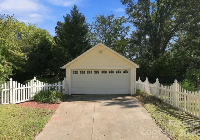 Photo 3 of Single family home for sale at 2205 Pennsylvania Ave, Kannapolis, NC 28083 | MLS# 4431254 | Listing updated on 2026-10-19