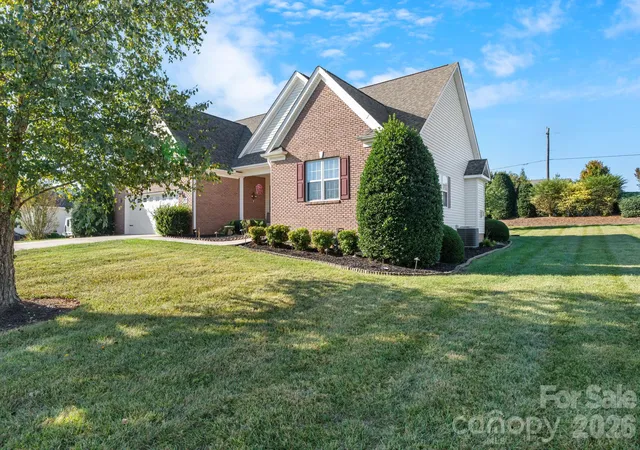 Photo 1 of Single family home for sale at 117 W Vista View Pl, Mooresville, NC 28117 | MLS# 4431255 | Listing updated on 2026-10-04