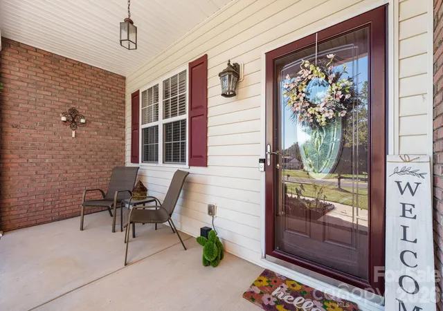 Photo 3 of Single family home for sale at 117 W Vista View Pl, Mooresville, NC 28117 | MLS# 4431255 | Listing updated on 2026-10-04
