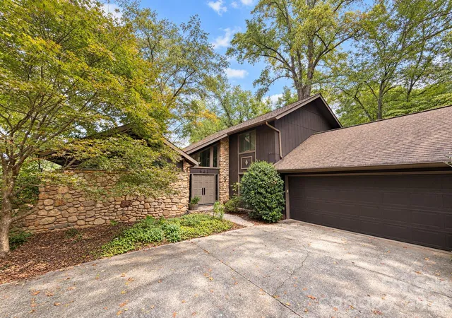 Photo 3 of Single family home for sale at 621 Georgia Ave, Statesville, NC 28677 | MLS# 4431268 | Listing updated on 2026-10-18