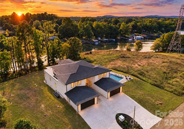 Photo 3 of Single family home for sale at 4987 Wildlife Ln, Sherrills Ford, NC 28673 | MLS# 4431275 | Listing updated on 2026-10-10
