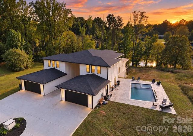 Photo 4 of Single family home for sale at 4987 Wildlife Ln, Sherrills Ford, NC 28673 | MLS# 4431275 | Listing updated on 2026-10-10