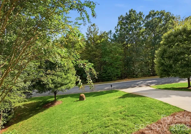 Photo 3 of Single family home for sale at 1205 Crofton Dr, Waxhaw, NC 28173 | MLS# 4431285 | Listing updated on 2026-10-06