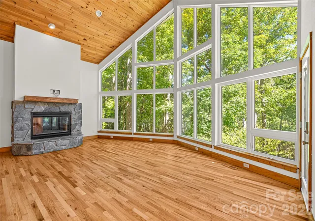 Photo 2 of Single family home for sale at 918 Long Branch Rd, Swannanoa, NC 28778 | MLS# 4431287 | Listing updated on 2026-10-08