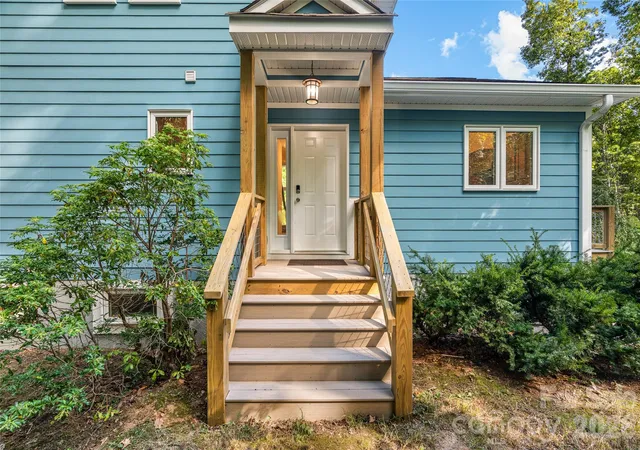 Photo 4 of Single family home for sale at 918 Long Branch Rd, Swannanoa, NC 28778 | MLS# 4431287 | Listing updated on 2026-10-08