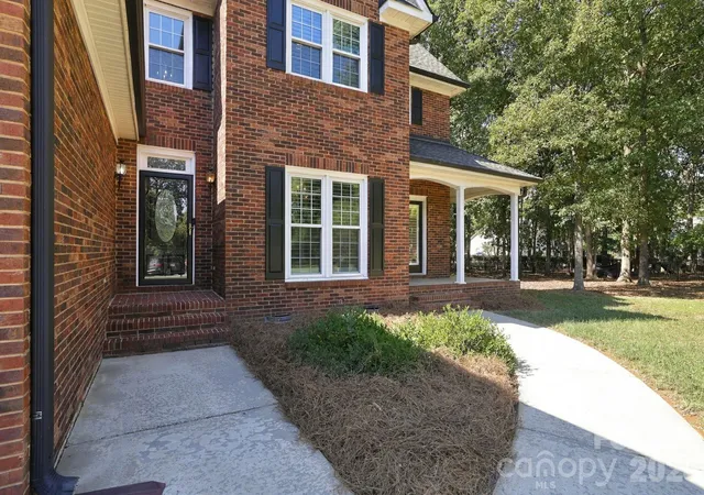 Photo 3 of Single family home for sale at 1471 Porch Swing Ln, Matthews, NC 28104 | MLS# 4431288 | Listing updated on 2026-10-18