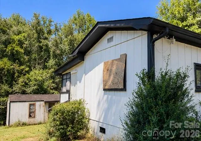 Photo 2 of Single family home for sale at 420 Donna Ave, Gastonia, NC 28052 | MLS# 4431299 | Listing updated on 2026-10-05