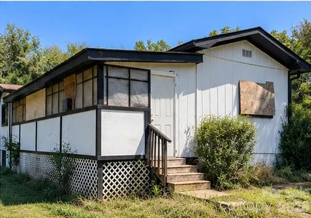 Photo 3 of Single family home for sale at 420 Donna Ave, Gastonia, NC 28052 | MLS# 4431299 | Listing updated on 2026-10-05