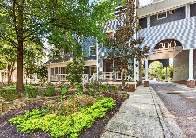 Photo 2 of Condo for sale at 300 E Park Ave #30, Charlotte, NC 28203 | MLS# 4431300 | Listing updated on 2026-10-08