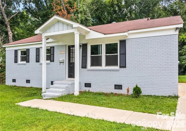 Photo 1 of Single family home for sale at 2717 Dora Dr, Charlotte, NC 28215 | MLS# 4431311 | Listing updated on 2026-10-12