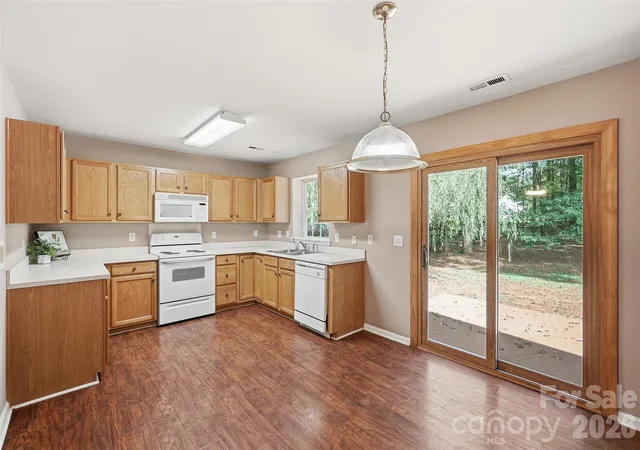 Photo 3 of Single family home for sale at 1619 Eagle Lake Dr, Fort Mill, SC 29707 | MLS# 4431314 | Listing updated on 2026-10-08