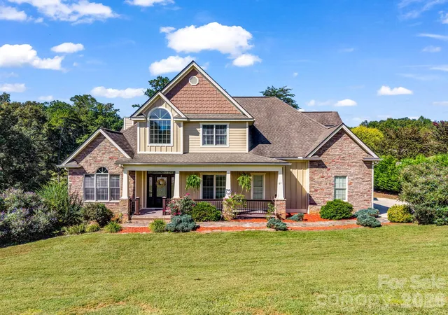 Photo 3 of Single family home for sale at 61 Mountain Shadows Dr, Leicester, NC 28748 | MLS# 4431319 | Listing updated on 2026-10-06