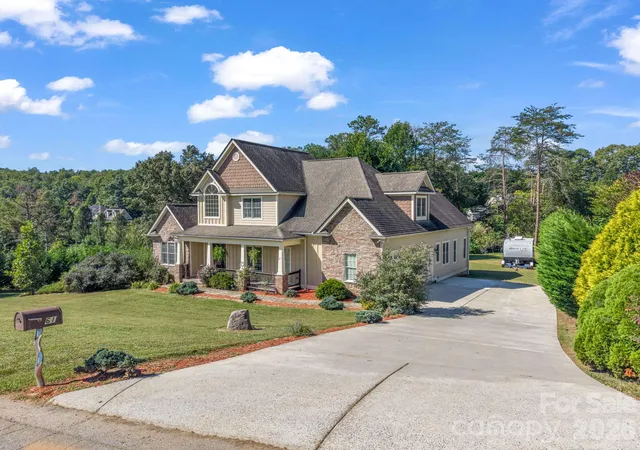 Photo 3 of Single family home for sale at 61 Mountain Shadows Dr, Leicester, NC 28748 | MLS# 4431319 | Listing updated on 2026-10-06