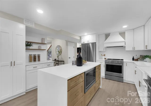 Photo 3 of Single family home for sale at 512 Morning Dale Rd, Matthews, NC 28105 | MLS# 4431332 | Listing updated on 2026-10-24