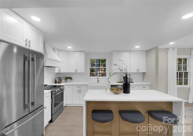 Photo 4 of Single family home for sale at 512 Morning Dale Rd, Matthews, NC 28105 | MLS# 4431332 | Listing updated on 2026-10-24