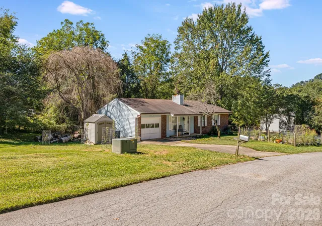 Photo 3 of Single family home for sale at 38 Clovernook Dr, Arden, NC 28704 | MLS# 4431344 | Listing updated on 2026-10-08