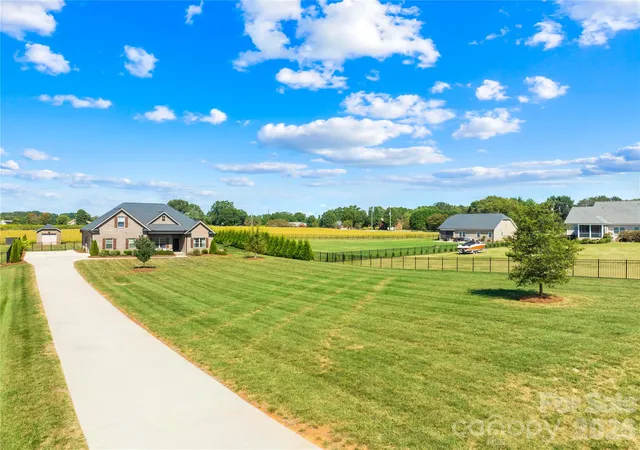 Photo 4 of Single family home for sale at 2107 Parrothead Dr, Monroe, NC 28110 | MLS# 4431347 | Listing updated on 2026-10-05