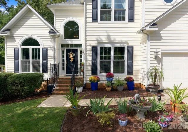 Photo 1 of Single family home for sale at 20304 Southshore Dr, Cornelius, NC 28031 | MLS# 4431351 | Listing updated on 2026-10-24