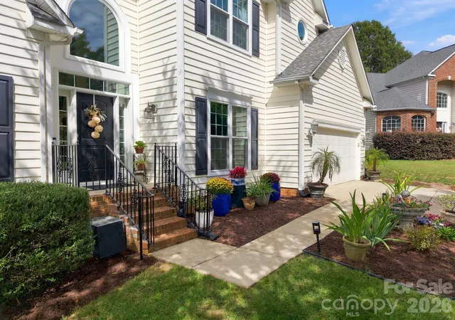 Photo 2 of Single family home for sale at 20304 Southshore Dr, Cornelius, NC 28031 | MLS# 4431351 | Listing updated on 2026-10-24