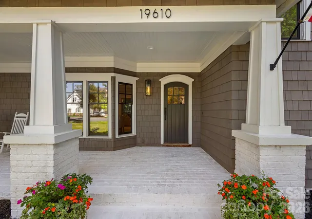 Photo 3 of Single family home for sale at 19610 Weavers Cir, Cornelius, NC 28031 | MLS# 4431355 | Listing updated on 2026-10-15