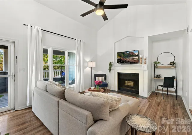 Photo 4 of Condo for sale at 423 W 8th Street #78, Charlotte, NC 28202 | MLS# 4431362 | Listing updated on 2026-10-15