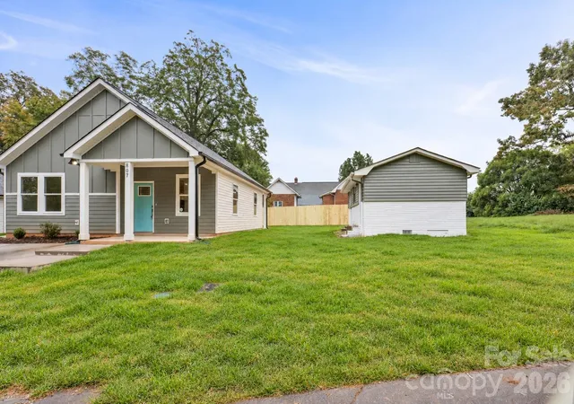Photo 3 of Single family home for sale at 807 Cedar St, East Spencer, NC 28039 | MLS# 4431367 | Listing updated on 2026-10-07