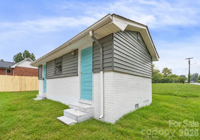 Photo 4 of Single family home for sale at 807 Cedar St, East Spencer, NC 28039 | MLS# 4431367 | Listing updated on 2026-10-07