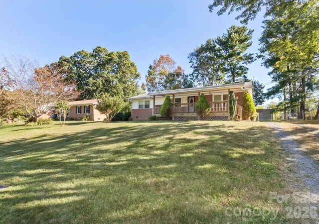 Photo 1 of Single family home for sale at 13 Looking Glass Ln, Asheville, NC 28805 | MLS# 4431368 | Listing updated on 2026-10-08