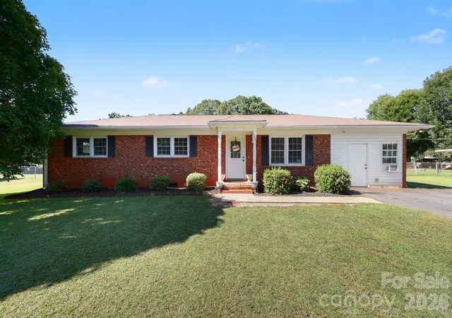 Photo 1 of Single family home for sale at 160 E Chamblee Dr, Salisbury, NC 28147 | MLS# 4431373 | Listing updated on 2026-10-09