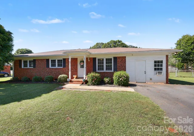Photo 2 of Single family home for sale at 160 E Chamblee Dr, Salisbury, NC 28147 | MLS# 4431373 | Listing updated on 2026-10-09