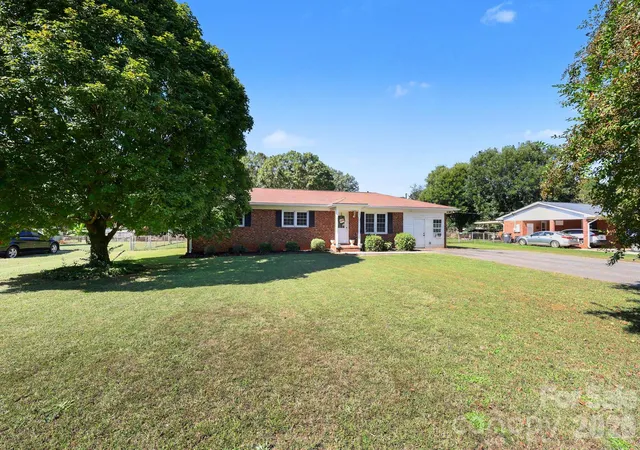 Photo 3 of Single family home for sale at 160 E Chamblee Dr, Salisbury, NC 28147 | MLS# 4431373 | Listing updated on 2026-10-09