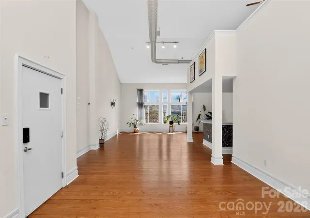 Listing Photo 4 - Condo for sale in building located at 404 Laurel Ave, Charlotte, NC 28204 - Unit #33