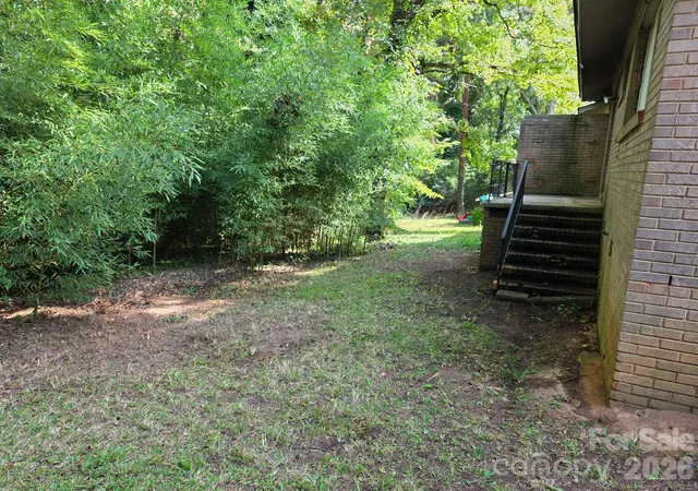 Listing Photo 1 - Condo for sale in building located at 549 Blendwood Dr, Charlotte, NC 28215 - Unit #