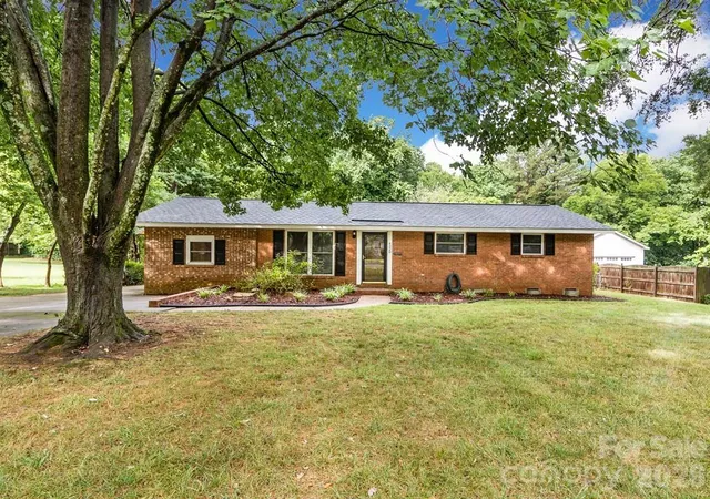 Photo 1 of Single family home for sale at 4320 Craig Ave, Charlotte, NC 28211 | MLS# 4431377 | Listing updated on 2026-10-23