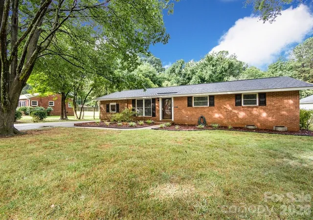 Photo 1 of Single family home for sale at 4320 Craig Ave, Charlotte, NC 28211 | MLS# 4431377 | Listing updated on 2026-10-23