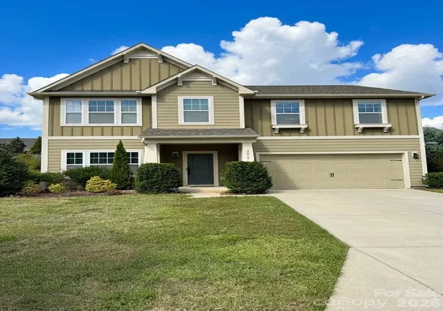 Photo 1 of Single family home for sale at 2030 Pine Siskin Ct, Fort Mill, SC 29707 | MLS# 4431392 | Listing updated on 2026-10-08